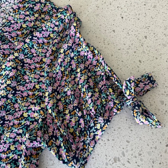 Adorable floral button down dress | Size: Medium - Picture 12 of 16